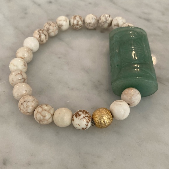 Carved Jade and Howlite Beaded Bracelet - Picture 6 of 13
